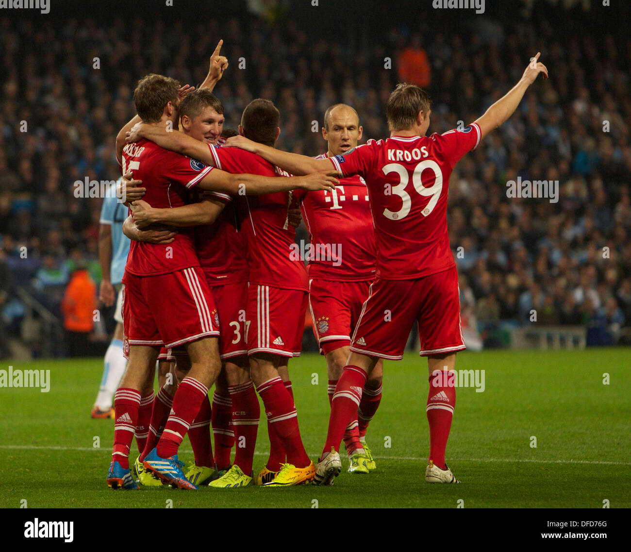 30.06.2010 Manchester, Angleterre. Le Bayern de Munich, Thomas Muller célèbre après qu'il rend au cours de 2-0 le groupe d'UEFA Champions League, match entre Manchester City et le Bayern de Munich à partir de l'Etihad Stadium. Banque D'Images