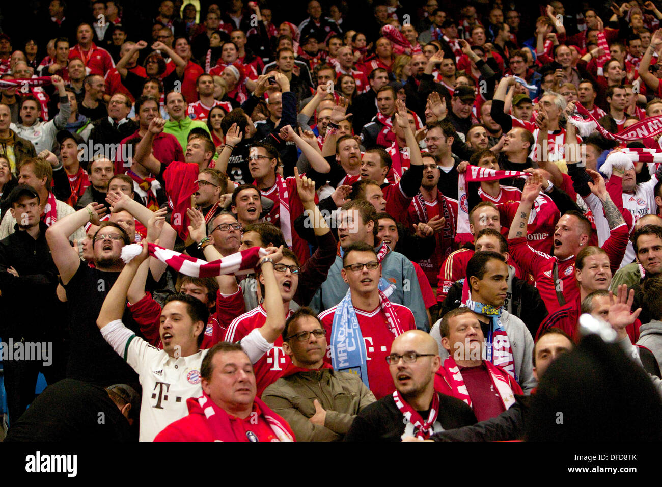 30.06.2010 Manchester, Angleterre. Bayern Fans pendant le Groupe d'UEFA Champions League match entre, Manchester City et le Bayern de Munich à partir de l'Etihad Stadium. Banque D'Images