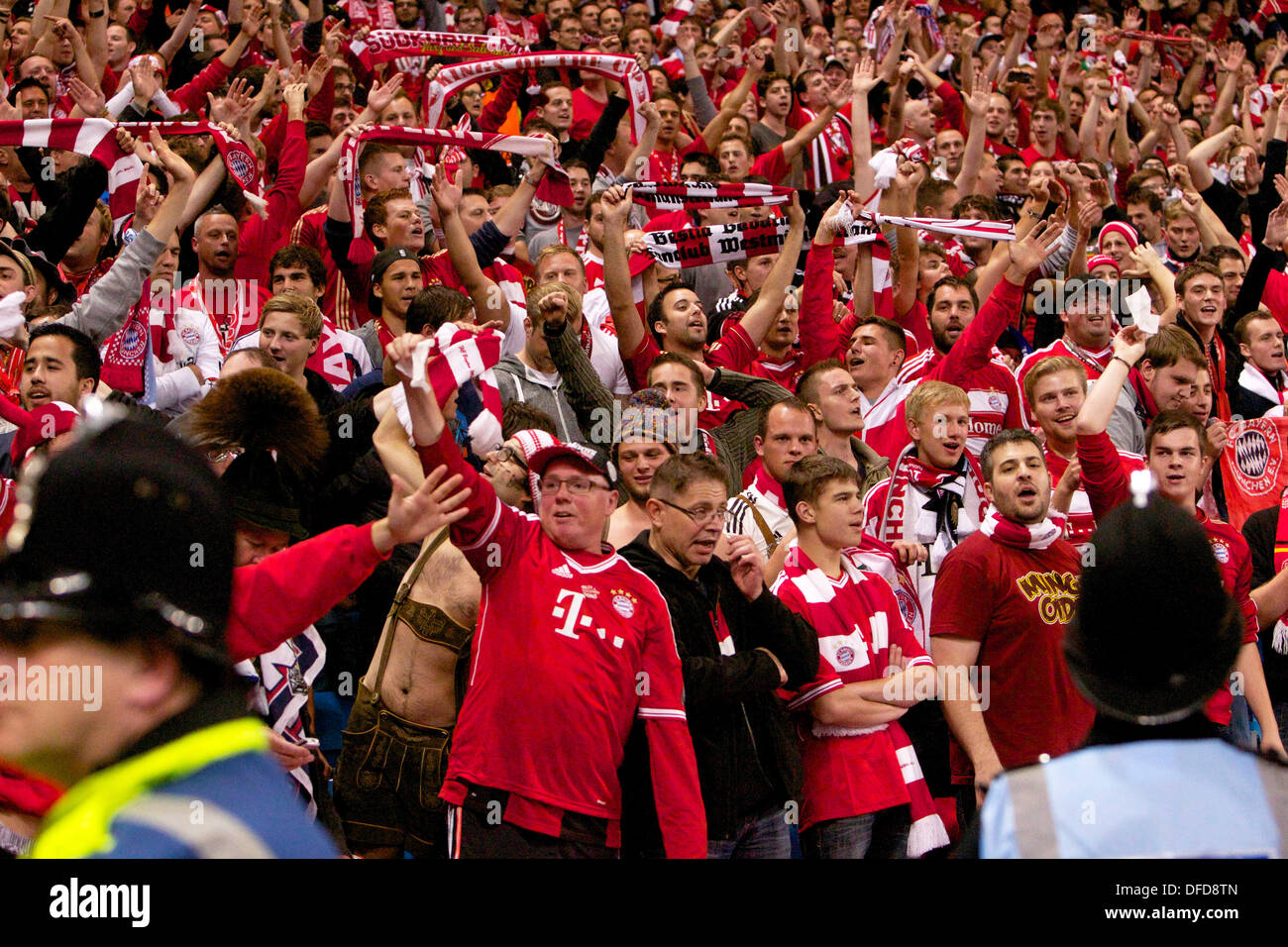 30.06.2010 Manchester, Angleterre. Bayern Fans pendant le Groupe d'UEFA Champions League match entre, Manchester City et le Bayern de Munich à partir de l'Etihad Stadium. Banque D'Images