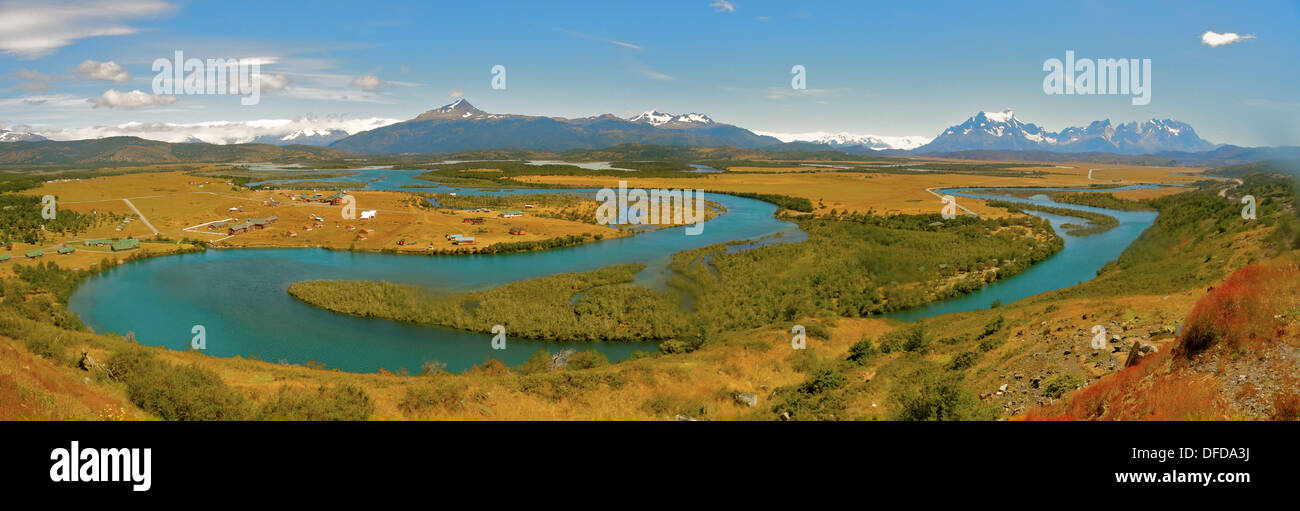 Vue panoramique sur le Rio Serrano zone du parc national Torres del Paine, Chili. Banque D'Images