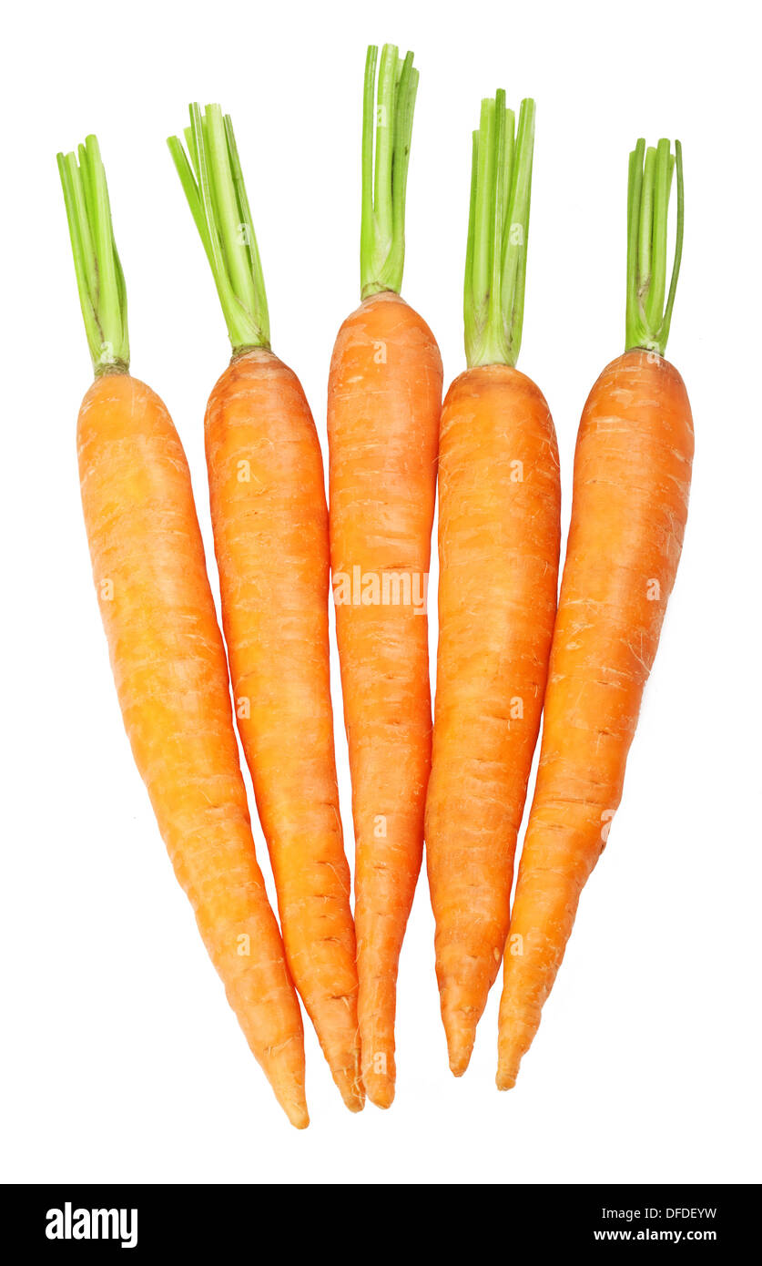 Carottes fraîches isolées sur fond blanc Banque D'Images