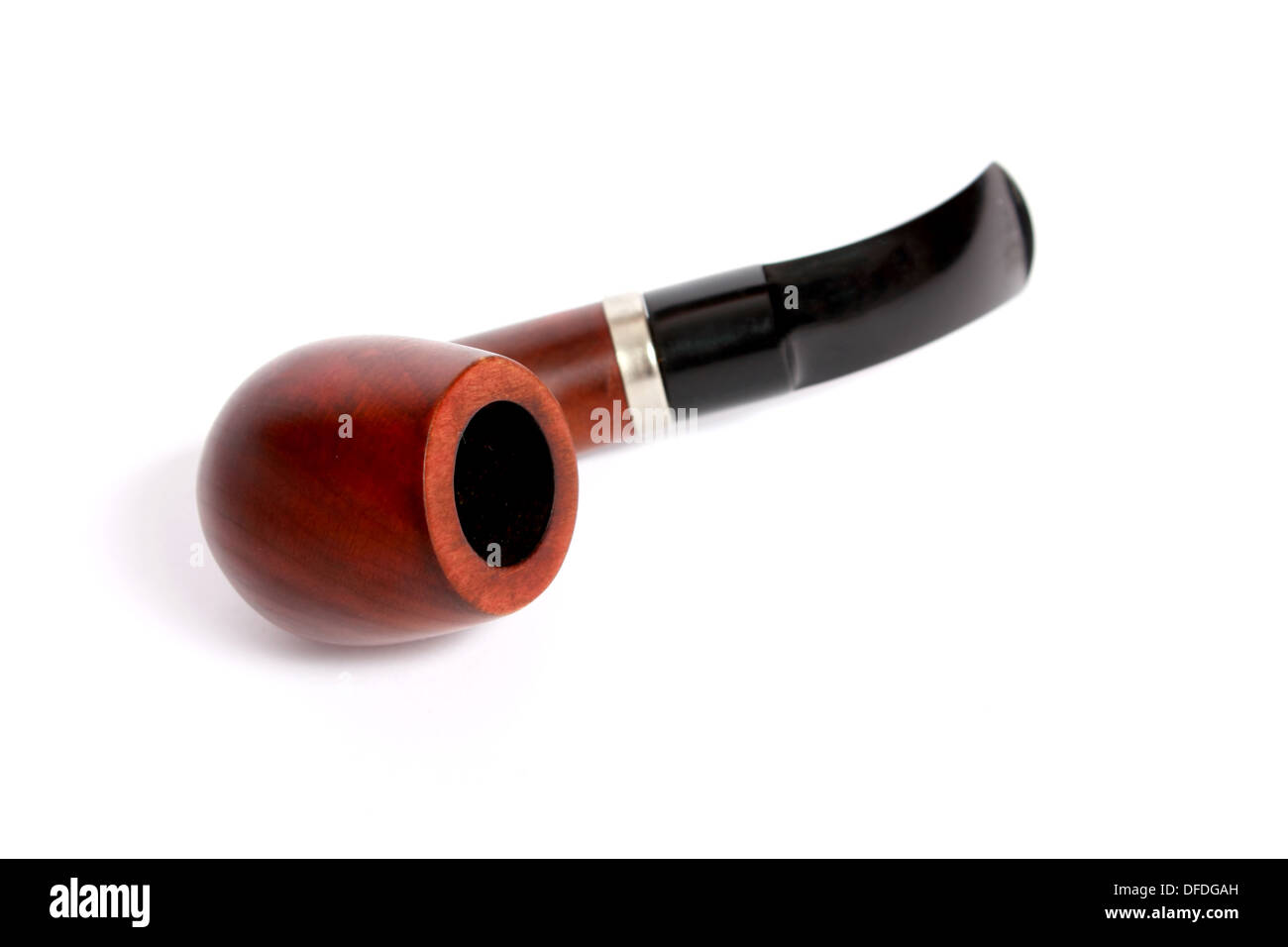 Retro pipe sur un fond blanc. Tuyau de fumer. Курительная изолированно белом фоне трубка на. Banque D'Images