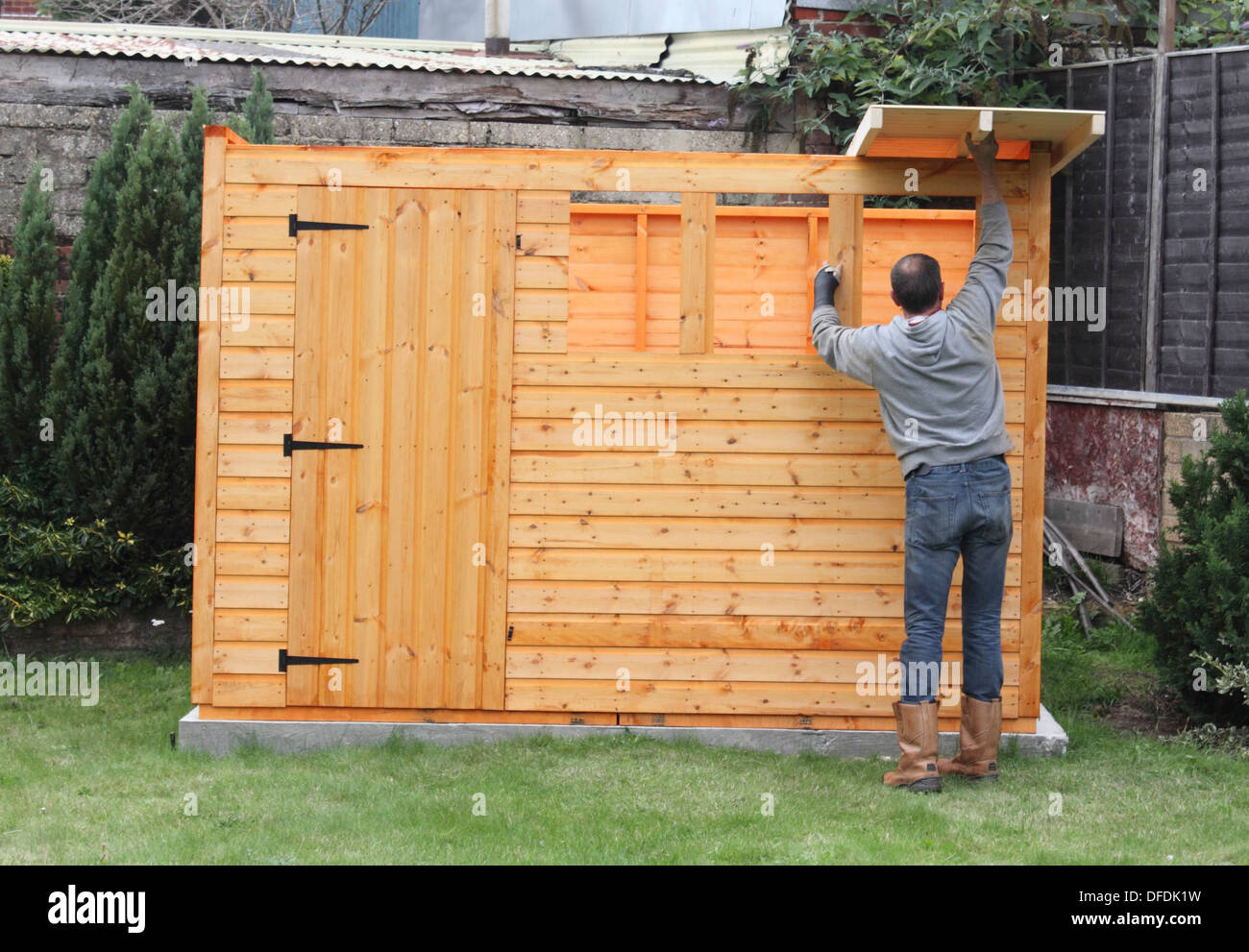 La construction d'un hangar en bois Banque D'Images