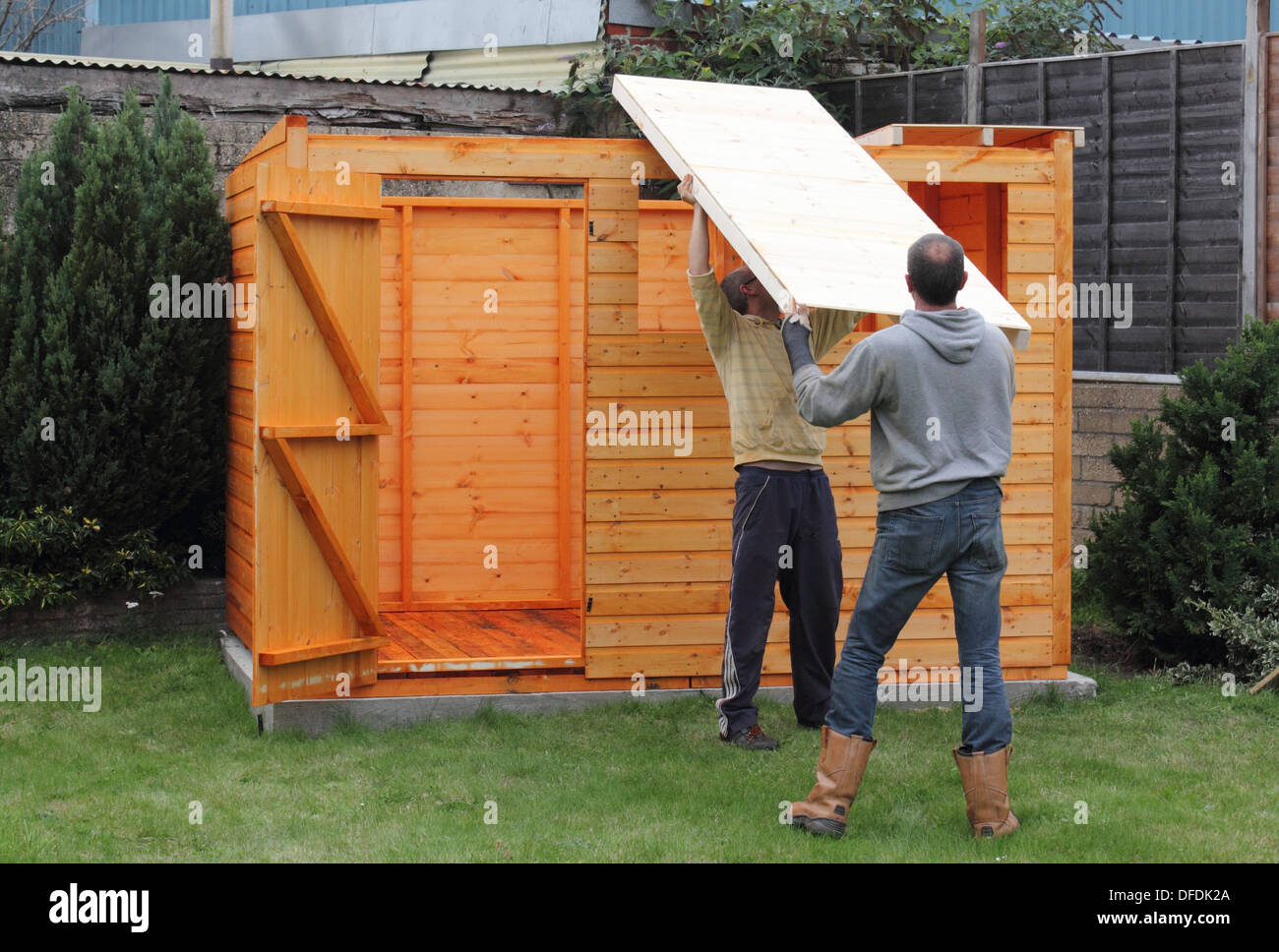 La construction d'un hangar en bois Banque D'Images