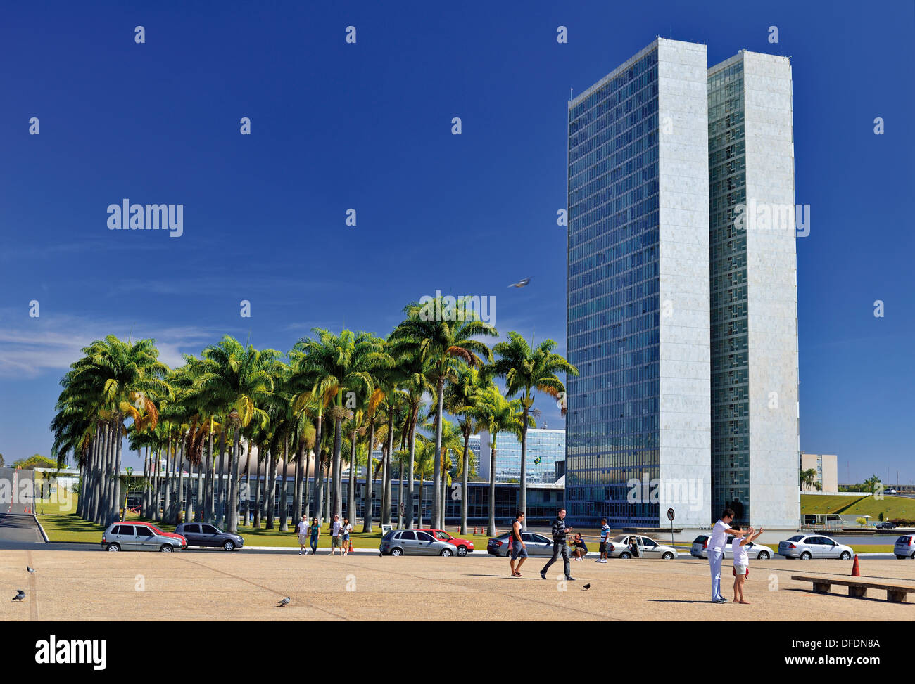 Brésil, Brasilia : Vue de l'édifice du Congrès National des trois pouvoirs Square Banque D'Images