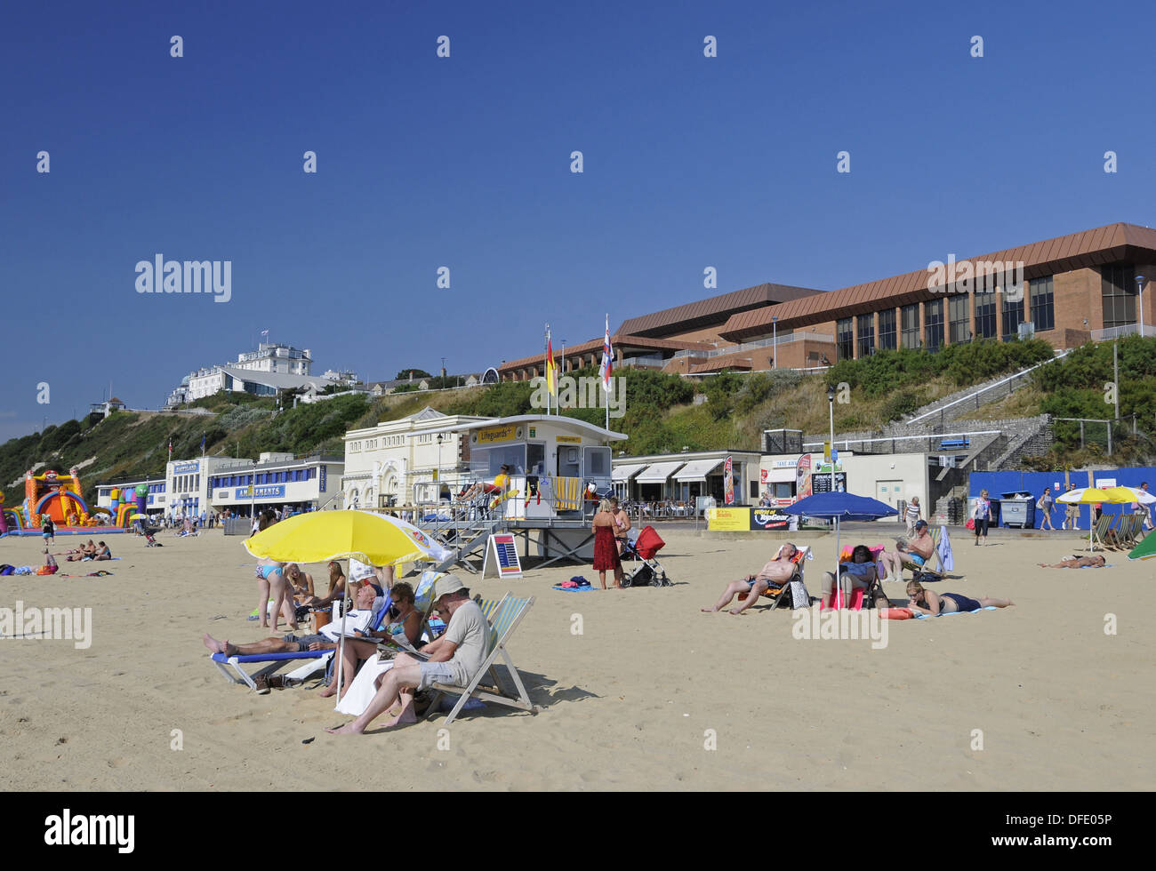 Lifeguard Station sur la plage de Bournemouth BOURNEMOUTH Dorset England Banque D'Images