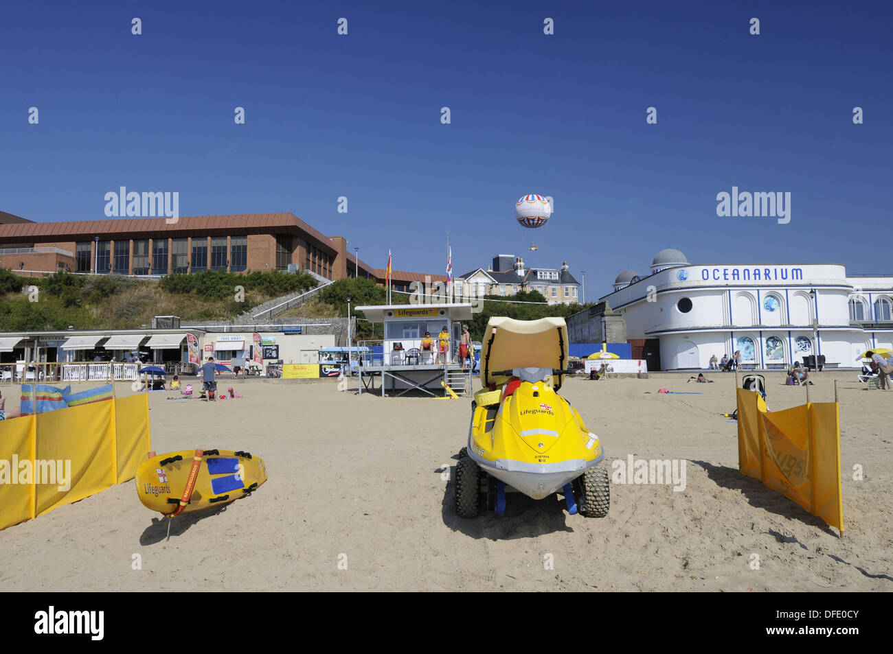 Lifeguard Station sur la plage de Bournemouth BOURNEMOUTH Dorset England Banque D'Images