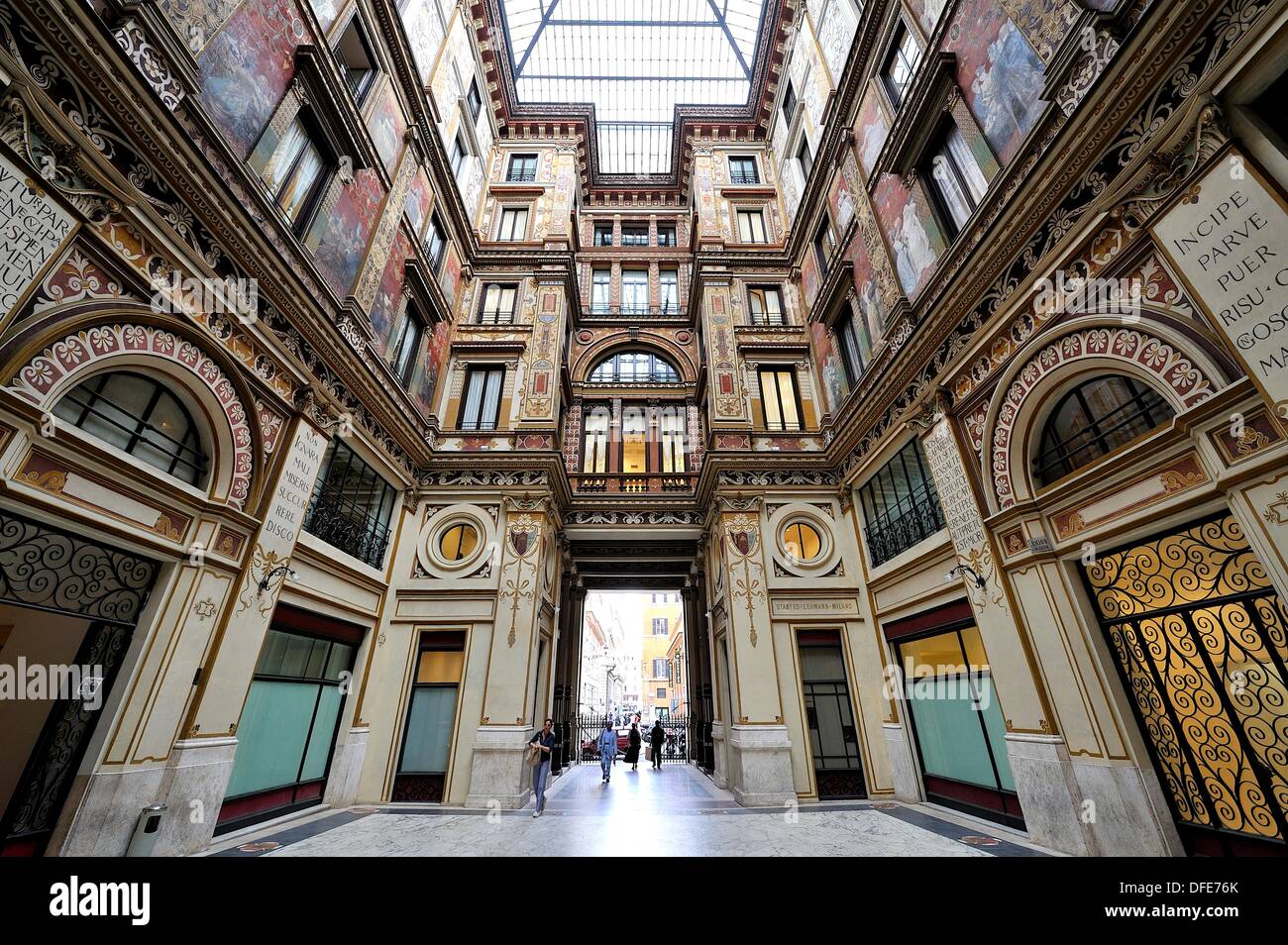 Cour intérieure richement décorées, Rome Banque D'Images