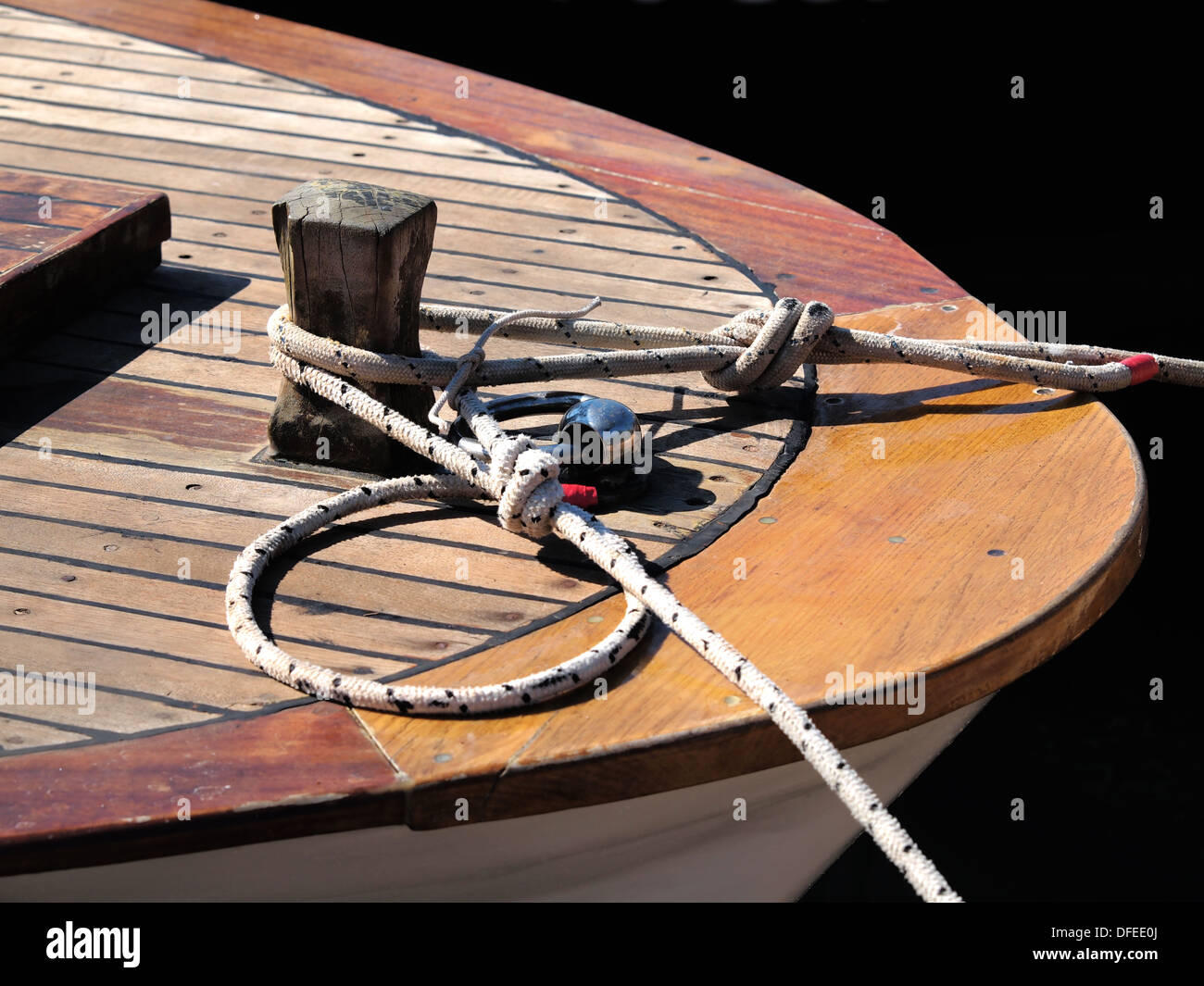Des cordes sur le bateau en bois Banque D'Images