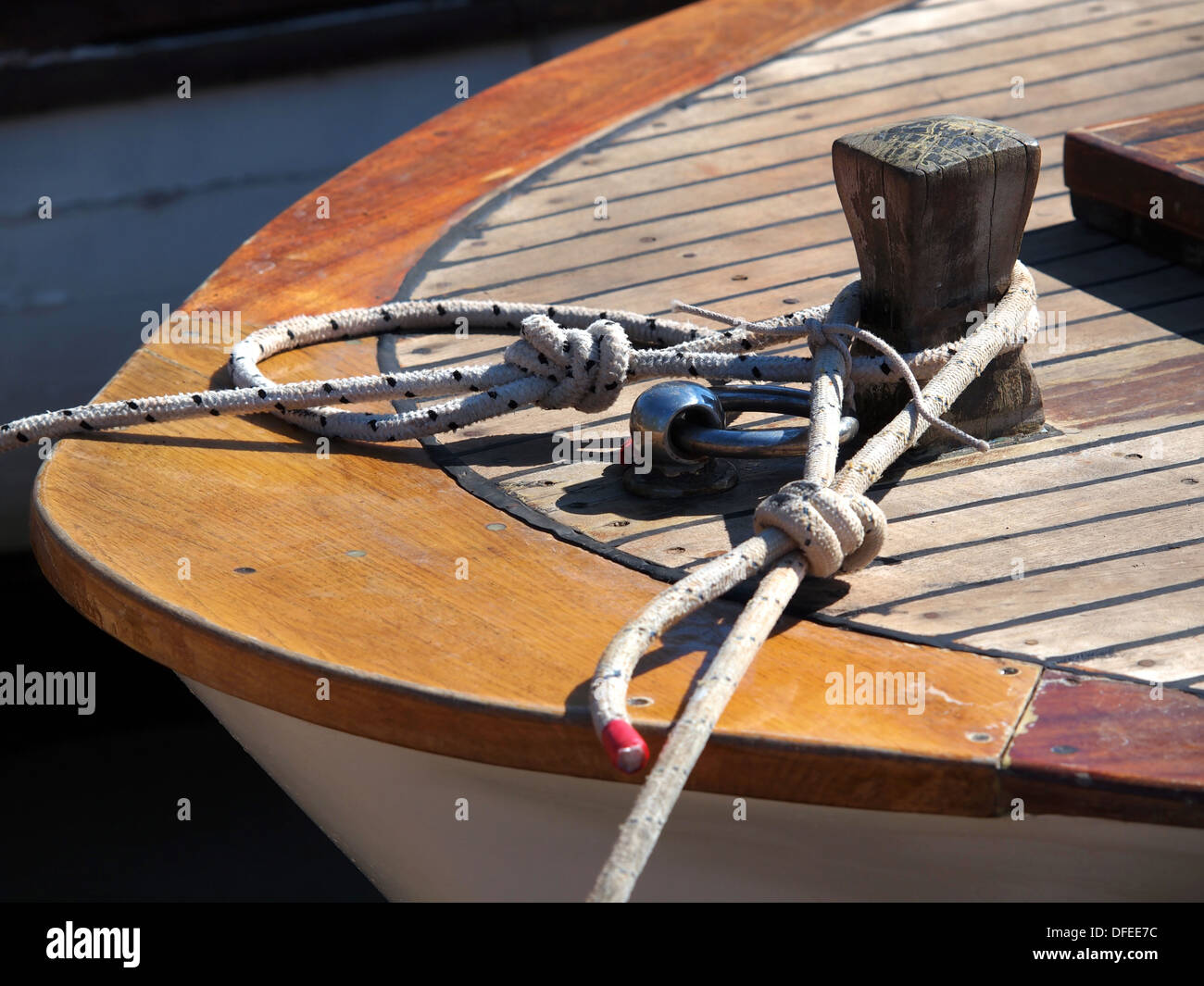 Des cordes sur le bateau en bois Banque D'Images