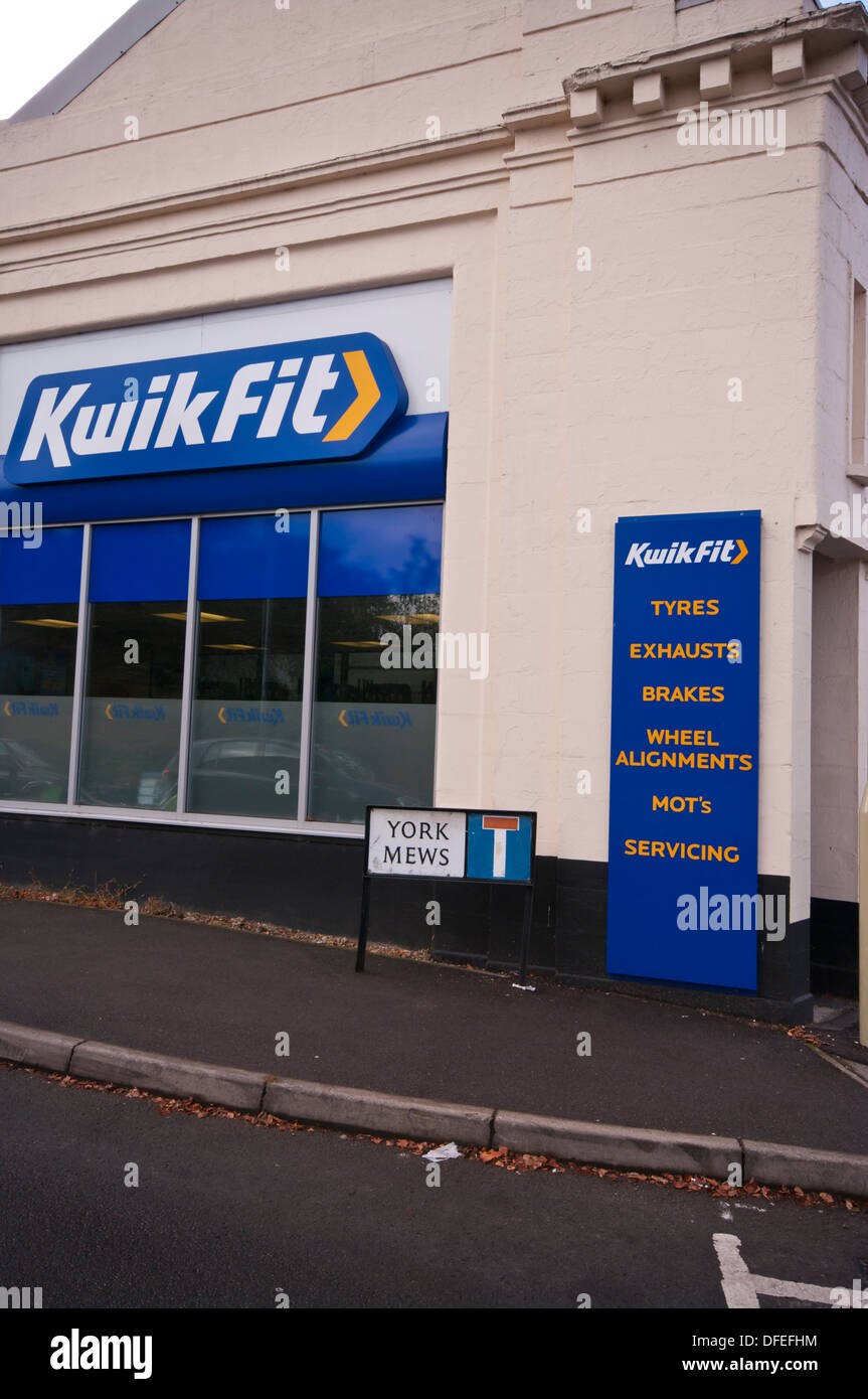 Kwik fit signe de Garage UK Banque D'Images