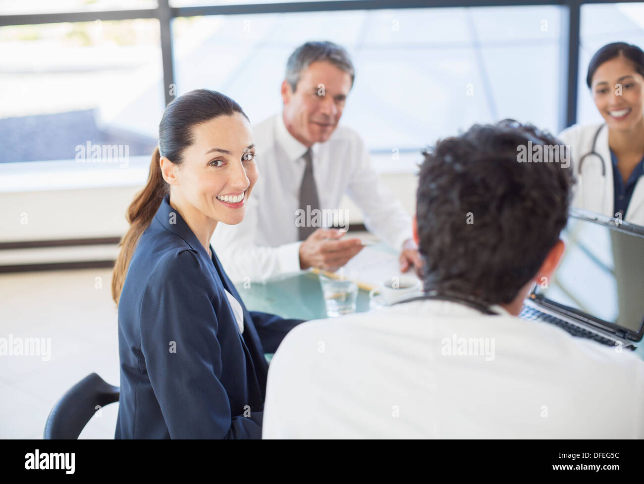 Businesswoman smiling in meeting Banque D'Images