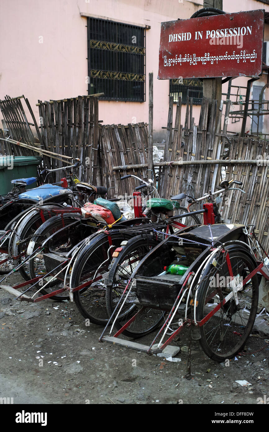 Pousse-pousse vélo à Yangon Banque D'Images