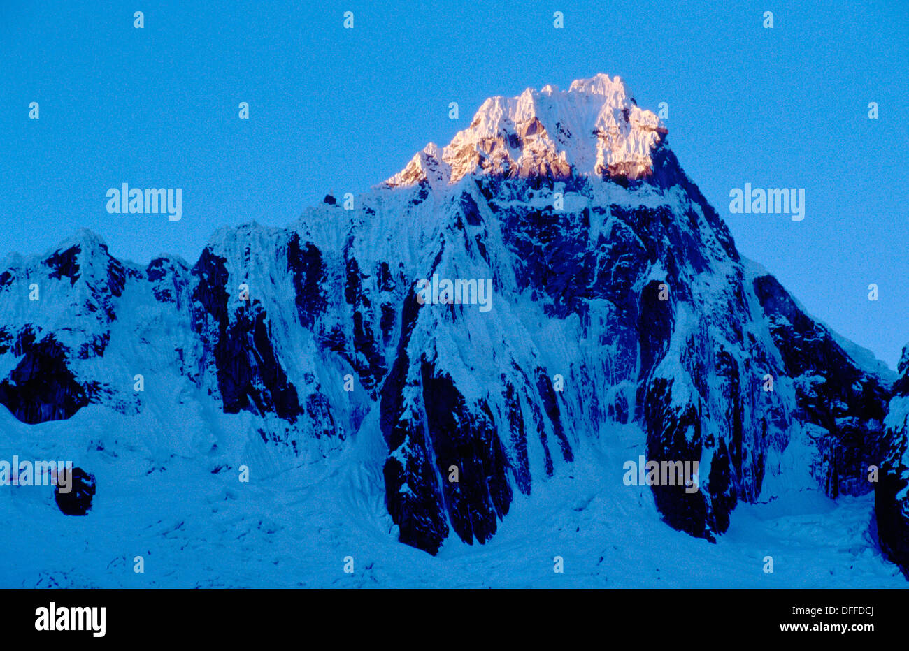 Mont taulliraju Banque de photographies et d’images à haute résolution