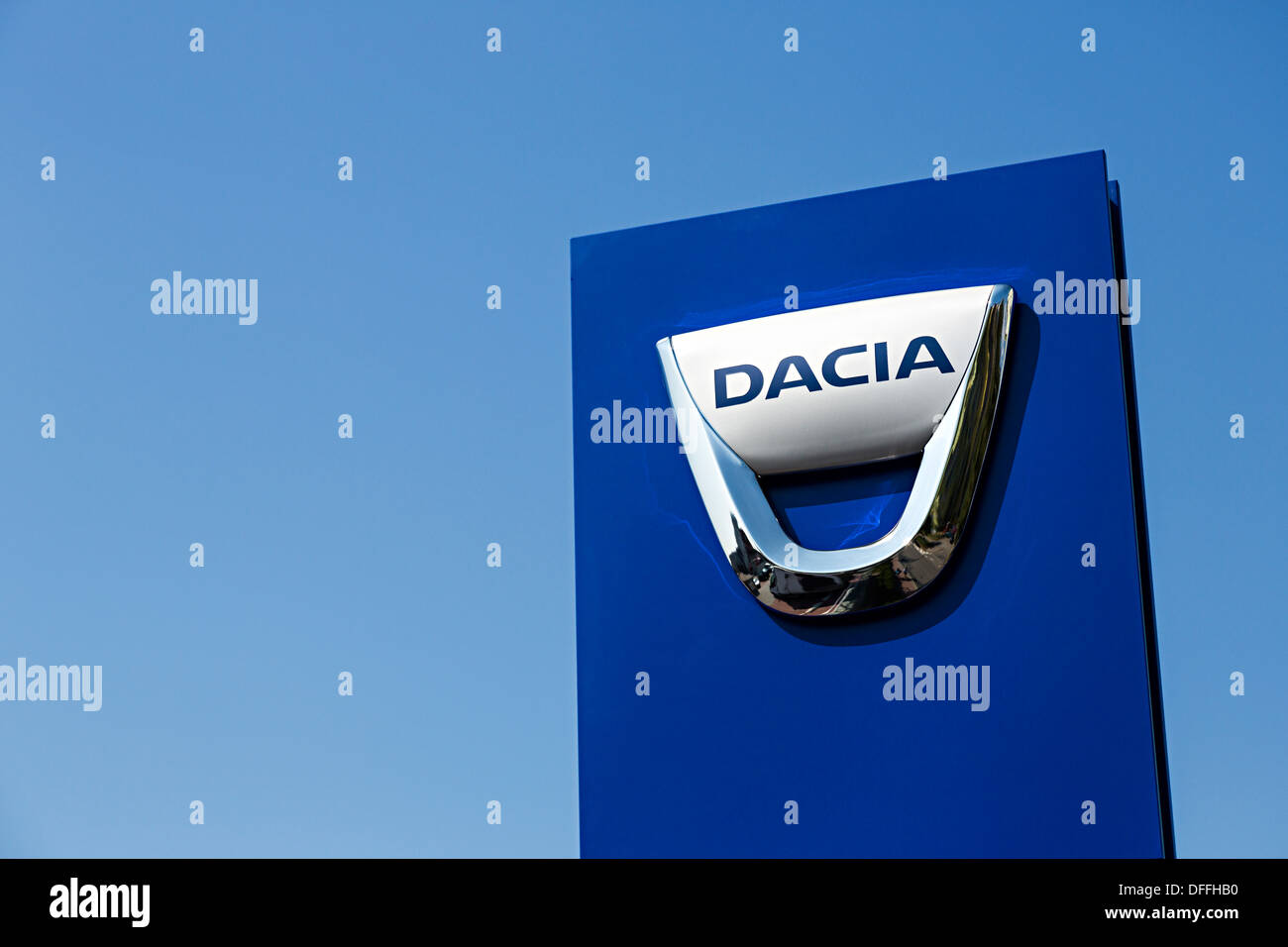 Dacia signe sur garage, Brno, République Tchèque Banque D'Images