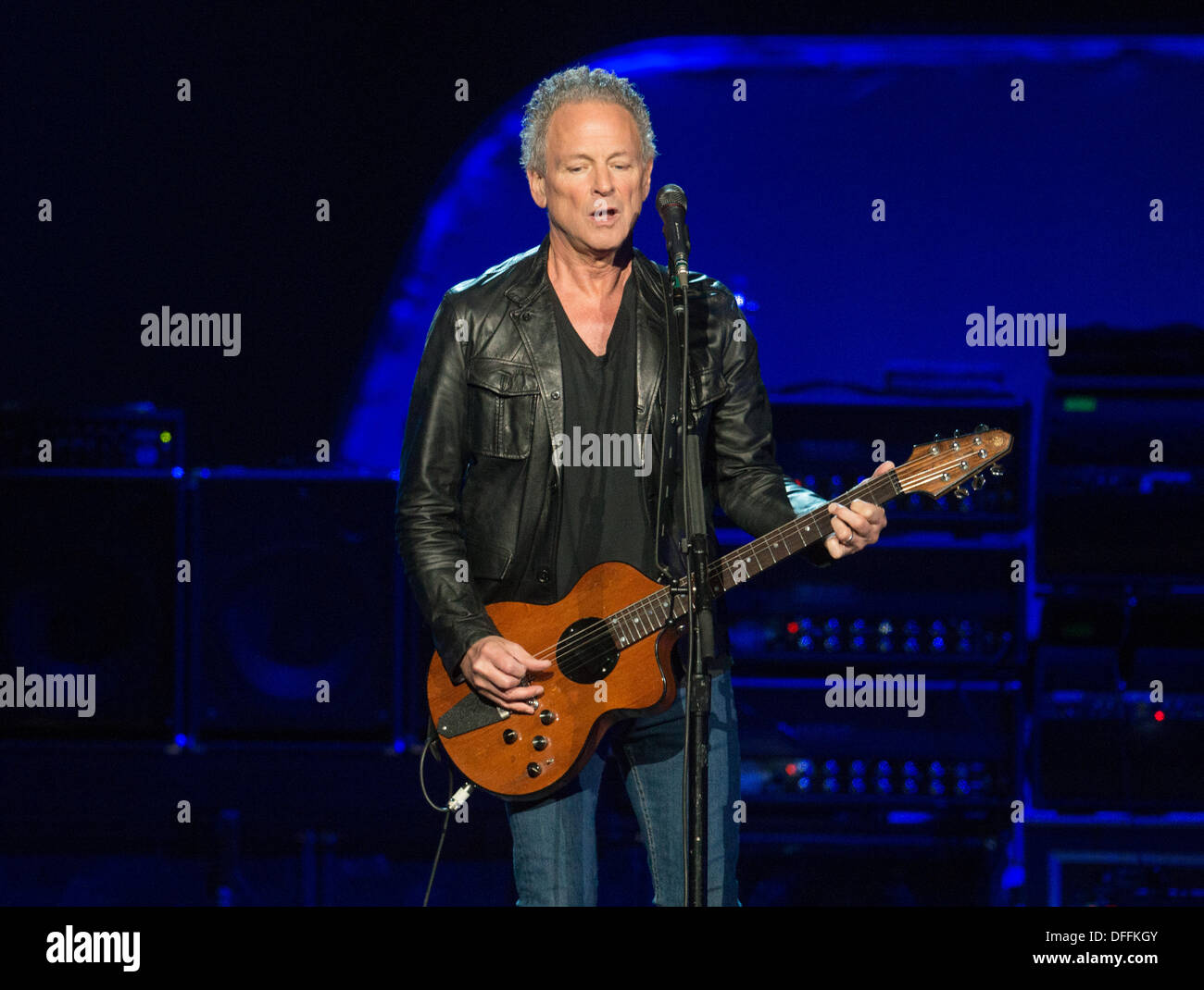 Glasgow, Royaume-Uni . 06Th Oct, 2013. Lindsey Buckingham de Fleetwood Mac effectuer sur scène à l'Hydro le 3 octobre 2013 à Glasgow, Royaume-Uni Crédit : Sam Kovak/Alamy Live News Banque D'Images