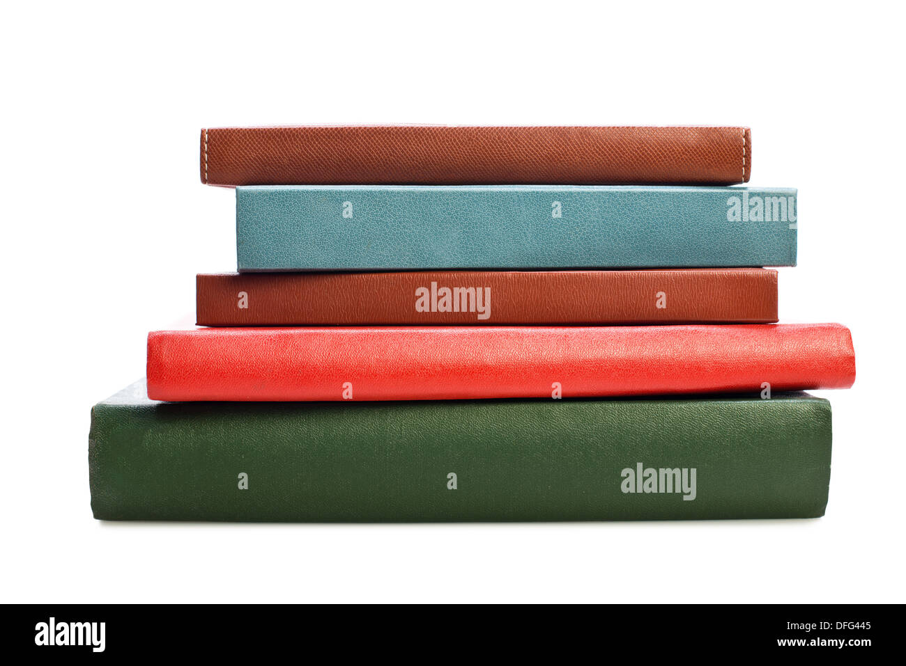 Livres sur fond blanc. Pas d'étiquettes vierges, colonne vertébrale. Banque D'Images