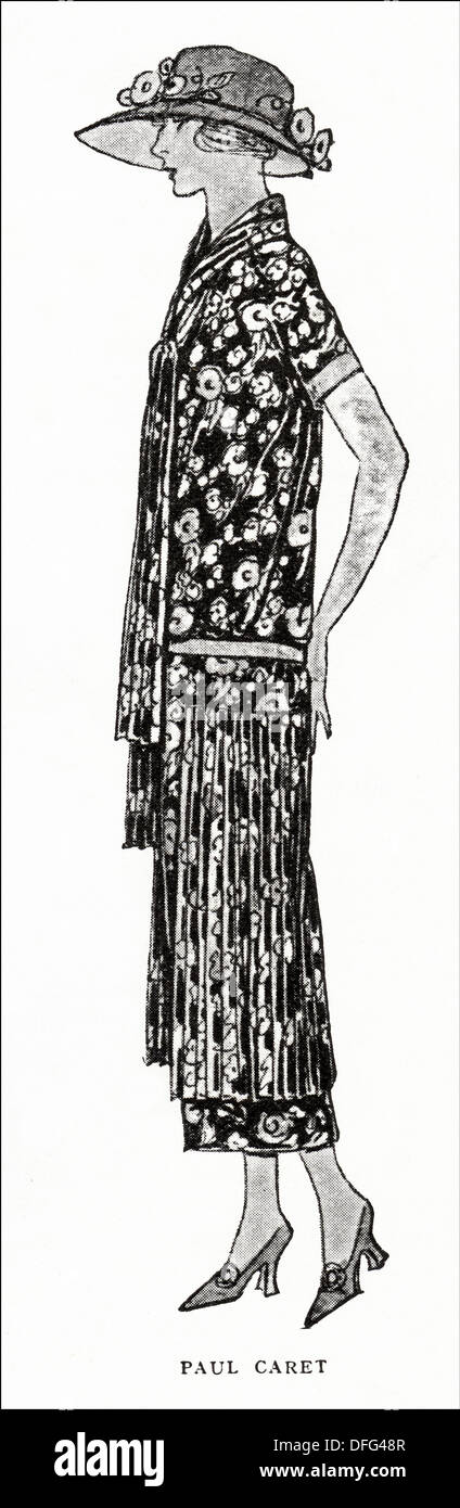 La mode garçonne des années 1920. Robe en crêpe imprimé de rouge, gris, beige, jaune et marron avec chapeau de paille verte par le designer Paul caret. Illustration originale d'un magazine de mode féminine vers 1924 Banque D'Images