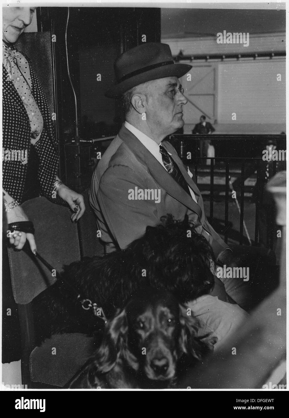 Franklin D. Roosevelt visite Fort Riley dans le Kansas, une base militaire avec une importance historique, pendant sa présidence, se concentrant probablement sur les affaires militaires et le leadership. Banque D'Images