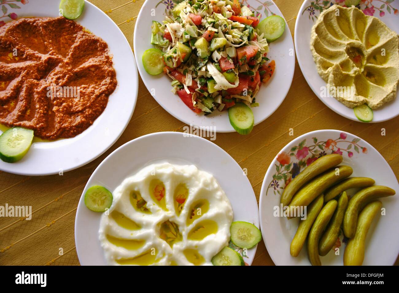 La nourriture syrienne : 'Meze', 'l'hoummos, salades etc. Banque D'Images