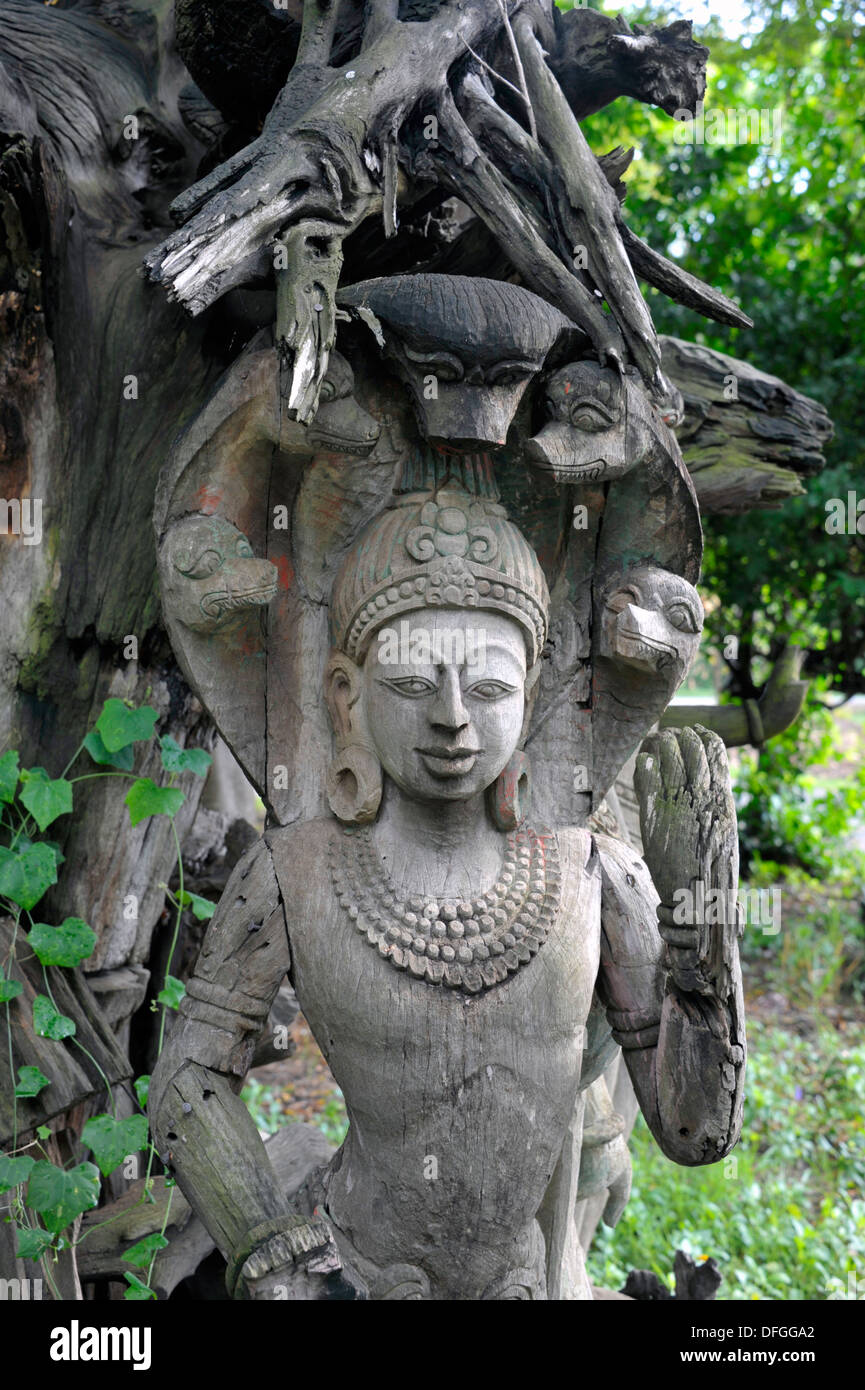 Chiffres en bois sculpté à l'ancienne Siam près de Bangkok, en Thaïlande. Banque D'Images