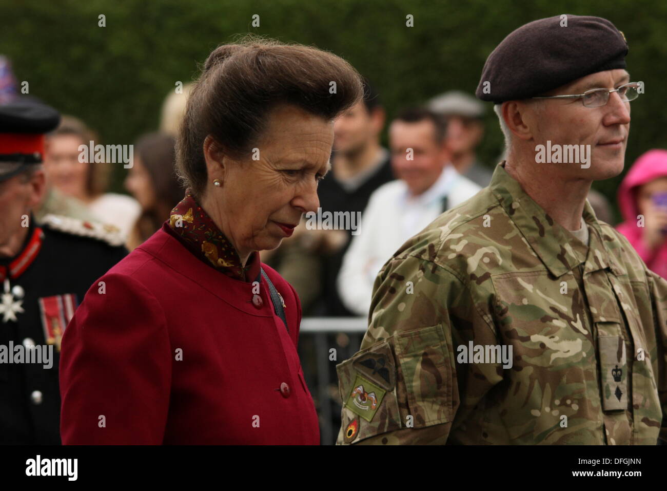 Didcot, Oxfordshire, UK. 08Th Oct, 2013. La princesse Anne médaille remise des prix aux membres du 11 Régiment de NEM après leur tournée en Afghanistan aujourd'hui à Didcot. Petericardo lusabia : Crédit/Alamy Live News Banque D'Images