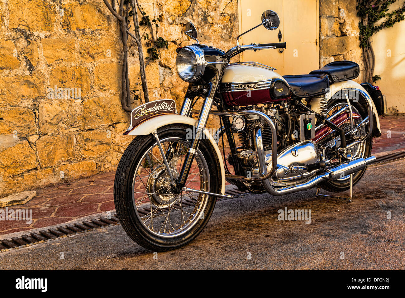 Triumph thunderbird motorcycle Banque de photographies et d'images à haute  résolution - Alamy
