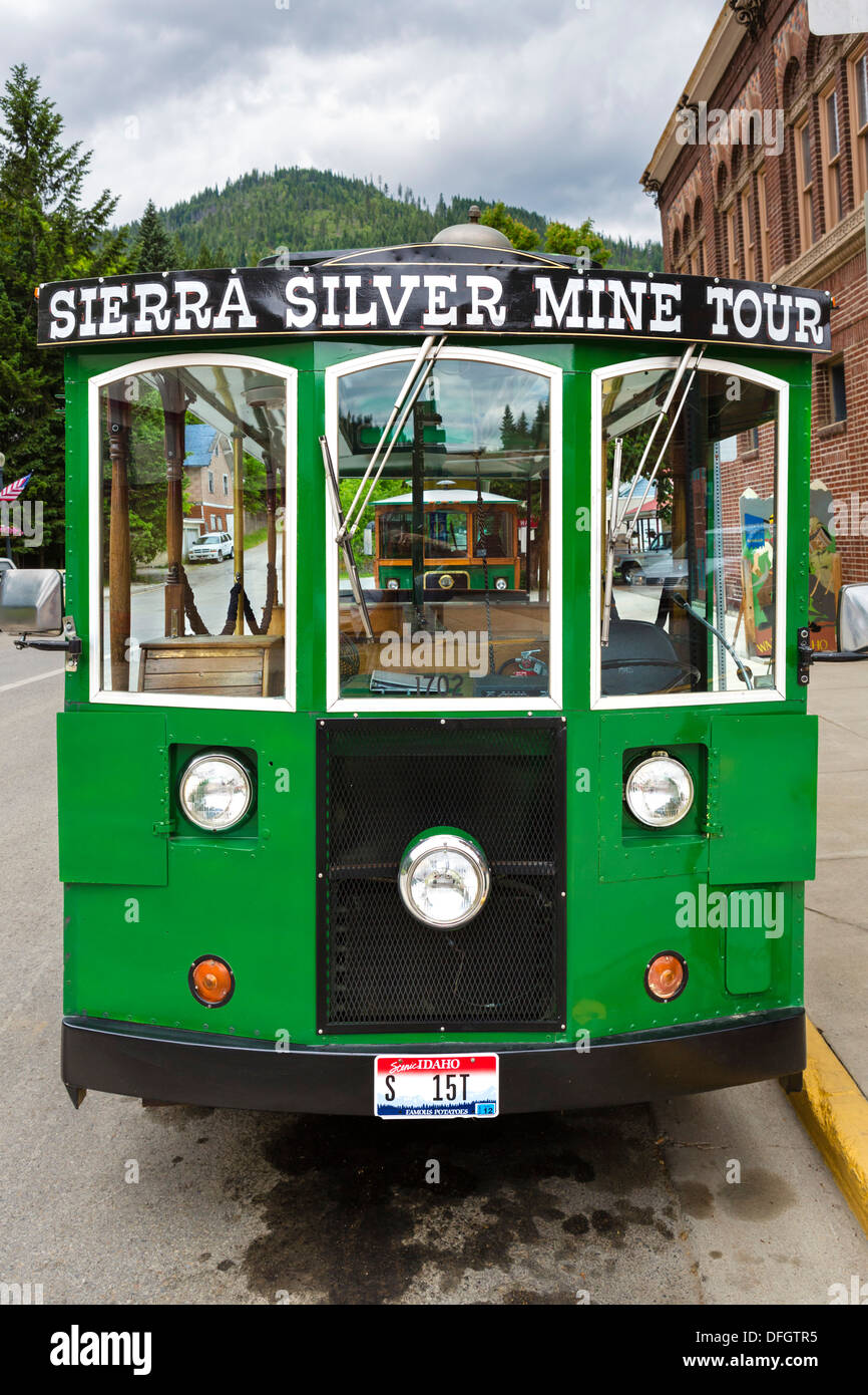 Argent Sierra Mine Tour trolley, Bank Street (rue principale) dans la vieille ville minière d'argent de Wallace, California, USA Banque D'Images