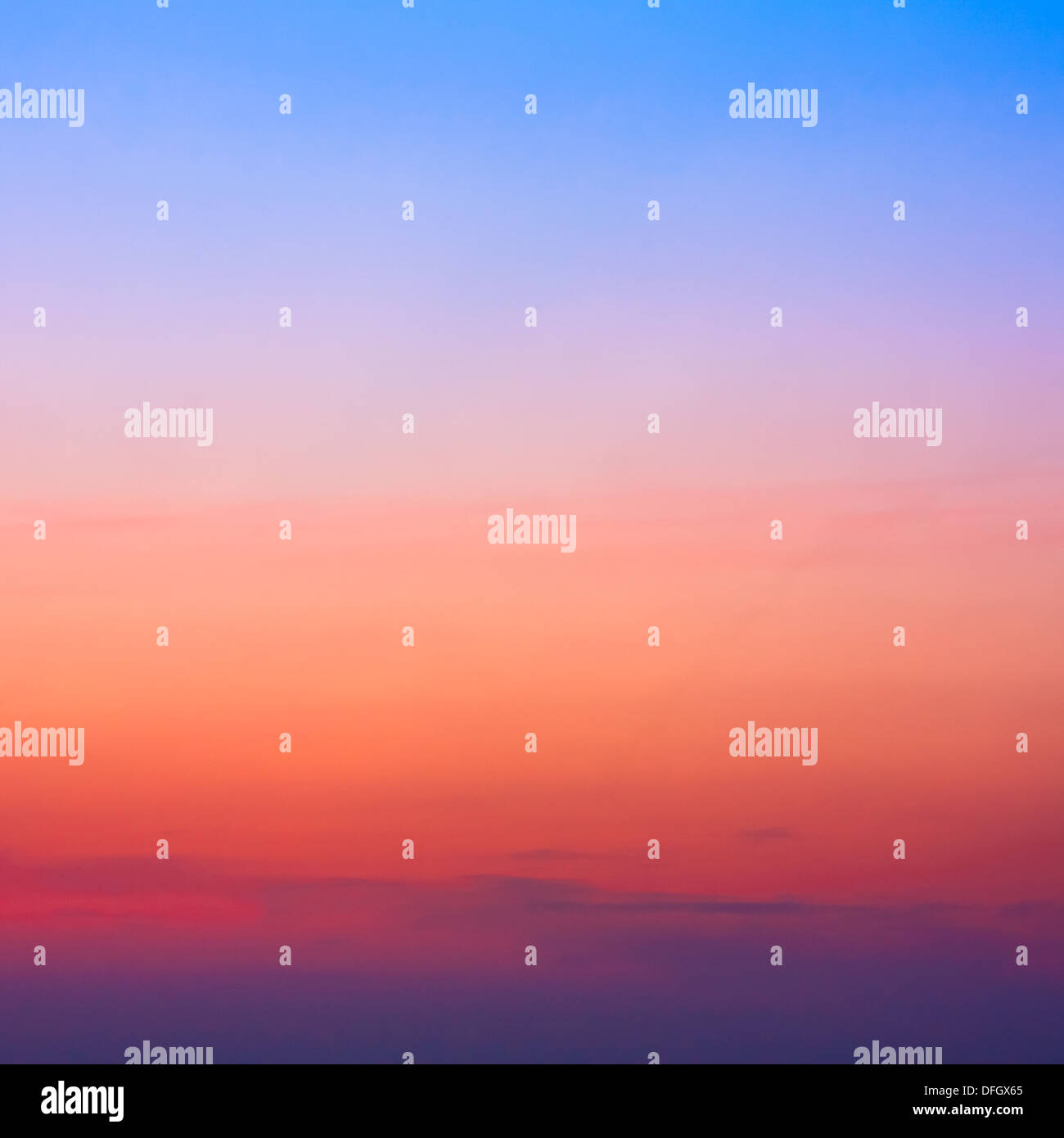 Fond de ciel coucher de soleil Banque de photographies et d'images à haute  résolution - Alamy
