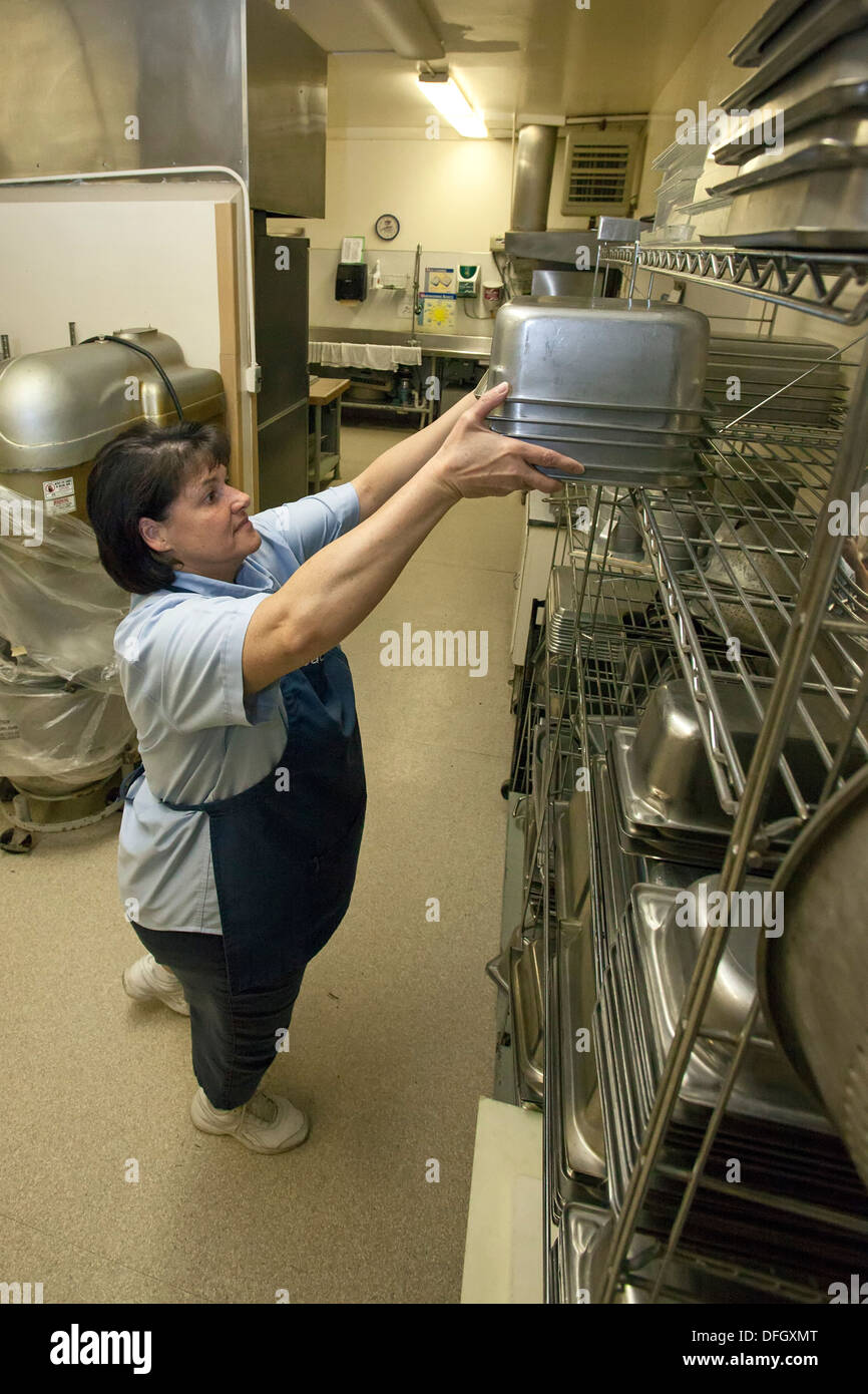 La cuisine dans la cuisine de l'école Banque D'Images