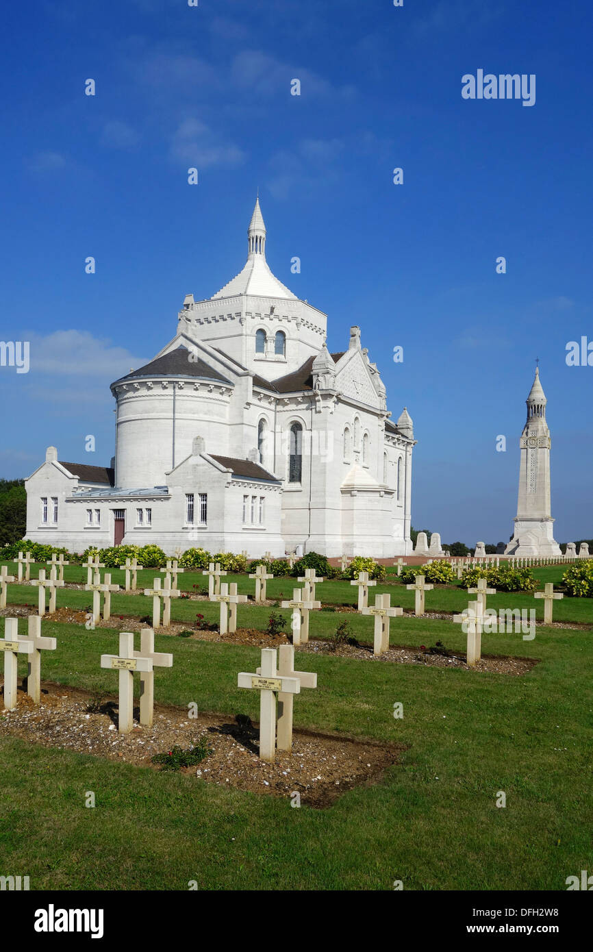 Tour lanterne et chapelle de Notre-Dame de Lorette / ablain-saint-nazaire, première guerre mondiale, un cimetière militaire français, france Banque D'Images