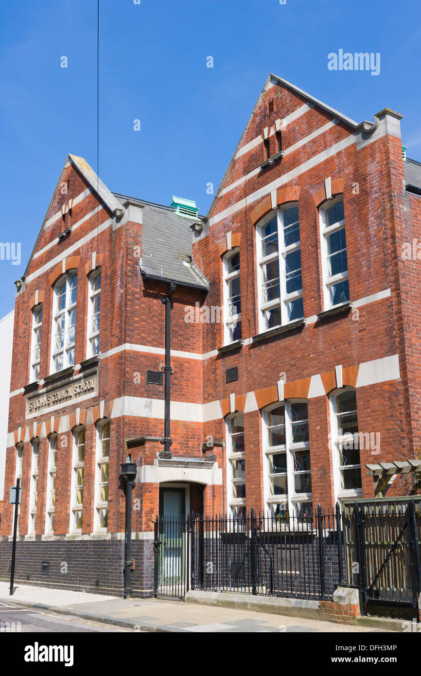 Conseil de l'école, St John St John's école primaires et maternelles, rue française, vieille ville, Southampton, Hampshire, England, UK. Banque D'Images