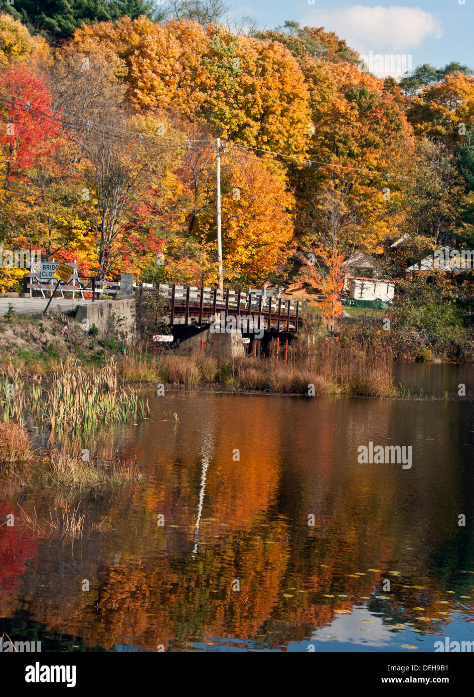 New Hampshire, Peterborough, Noone Mills Pond à l'automne, Banque D'Images