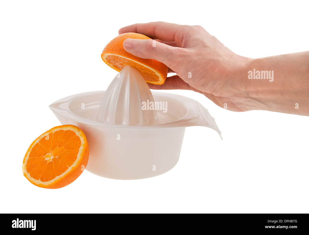 Presser le jus d'orange frais à la main Photo Stock - Alamy