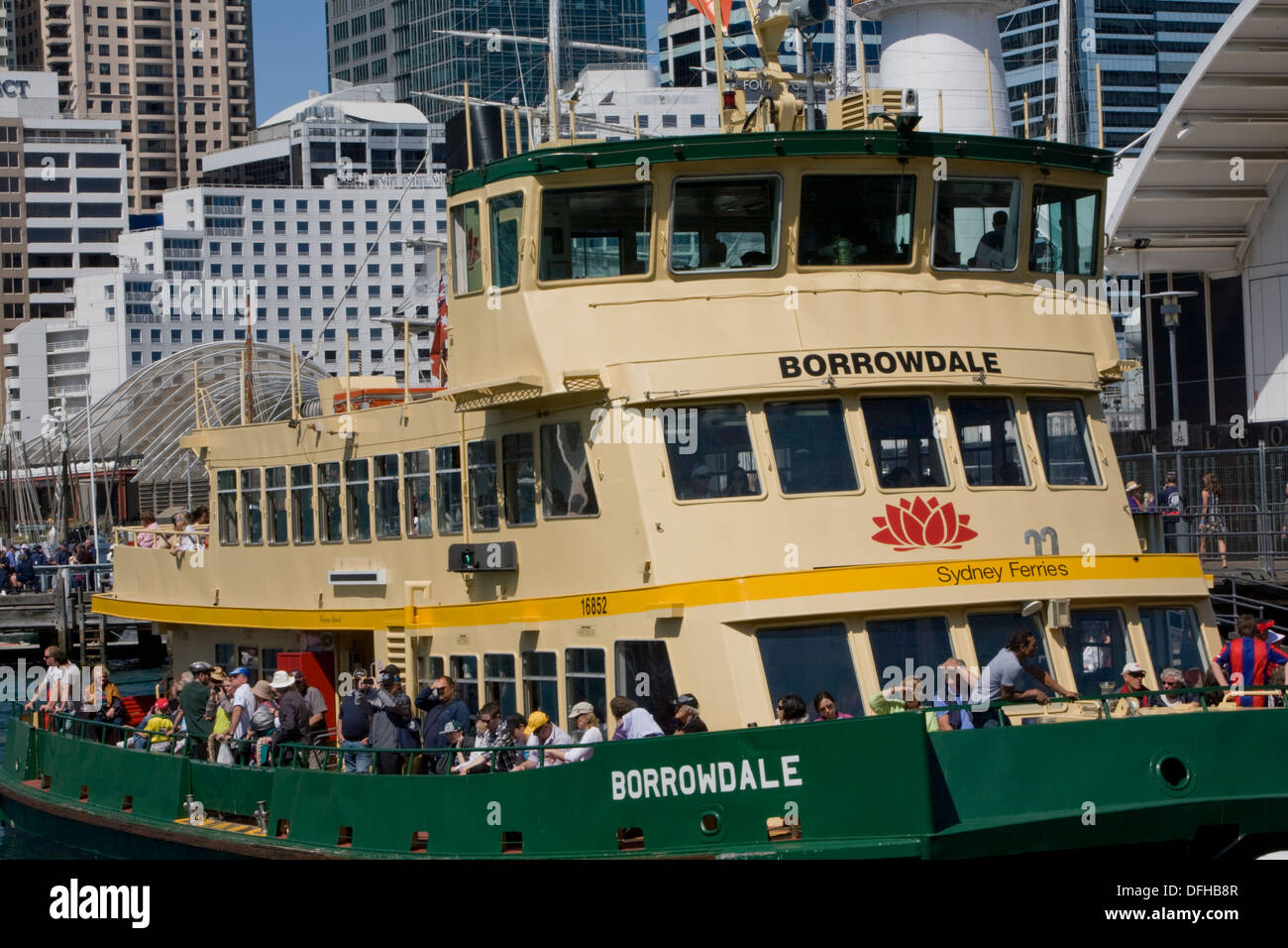 Ferry de Sydney à quai à Darling Harbour, Sydney Banque D'Images