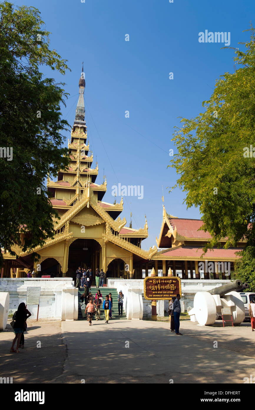 Entrée au palais de Mandalay, Mandalay, Myanmar, en Asie Banque D'Images