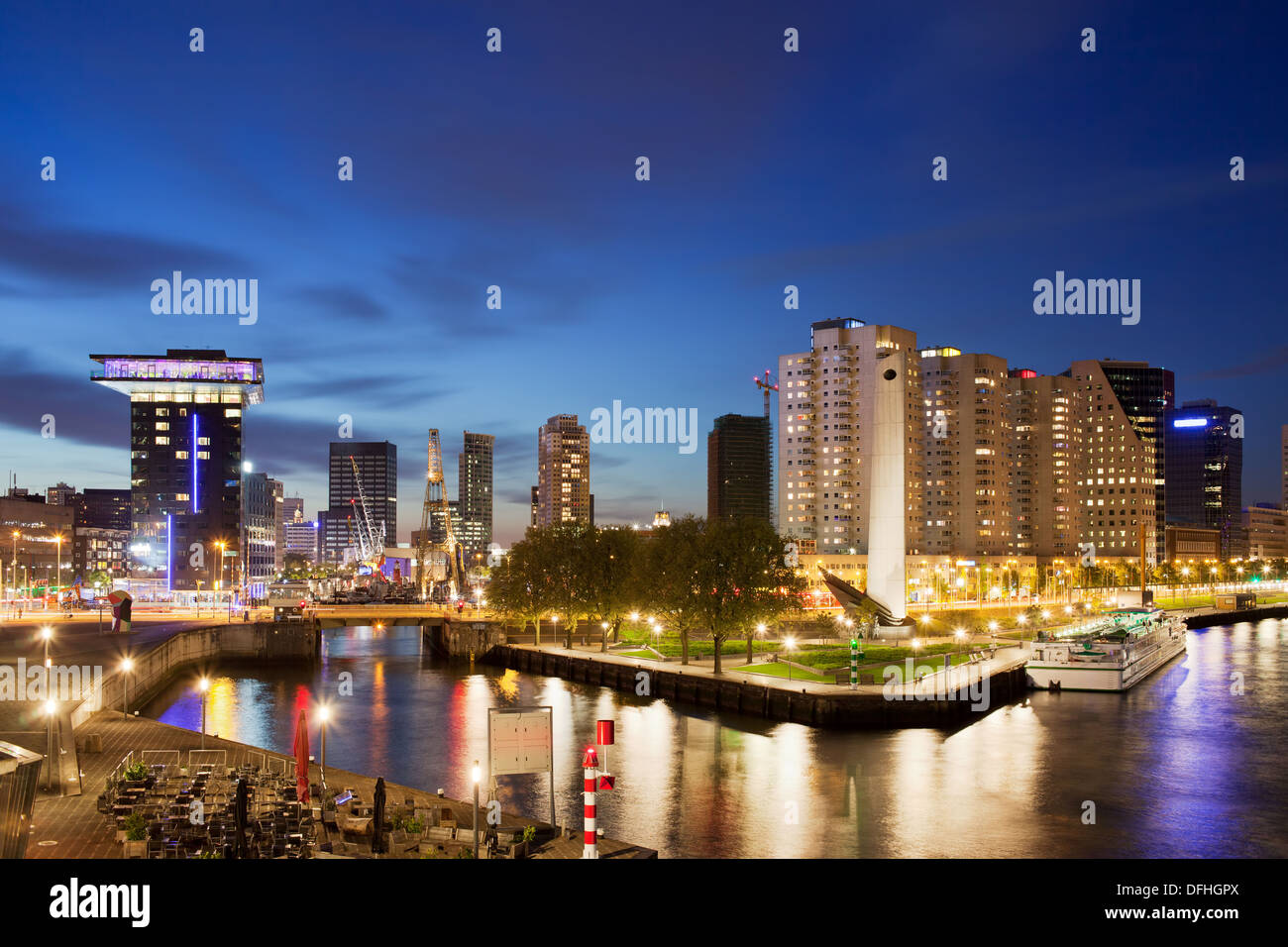 Ville de Rotterdam cityscape at night en Pays-Bas, province de Hollande du  Sud Photo Stock - Alamy