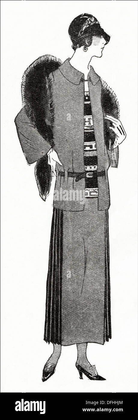 La mode garçonne des années 1920. Mail commander jupe & robe sur mesure  Cette redingote en deux pièces dispose d'une veste en satin brodé.  Illustration originale d'un magazine de mode féminine vers