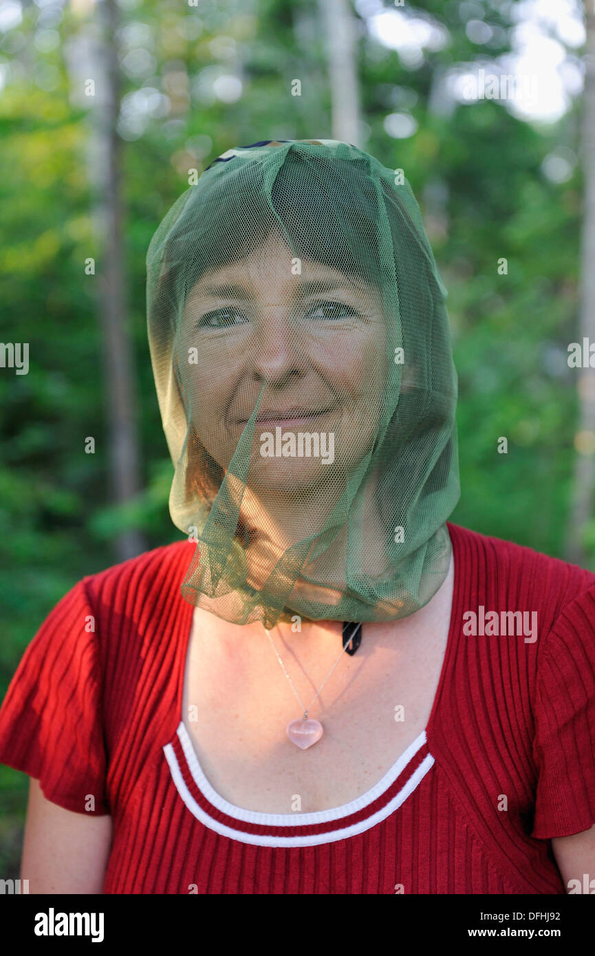 Femme portant une moustiquaire sur la tête, région du Saguenay, Province de  Québec, Canada, Amérique du Nord Photo Stock - Alamy