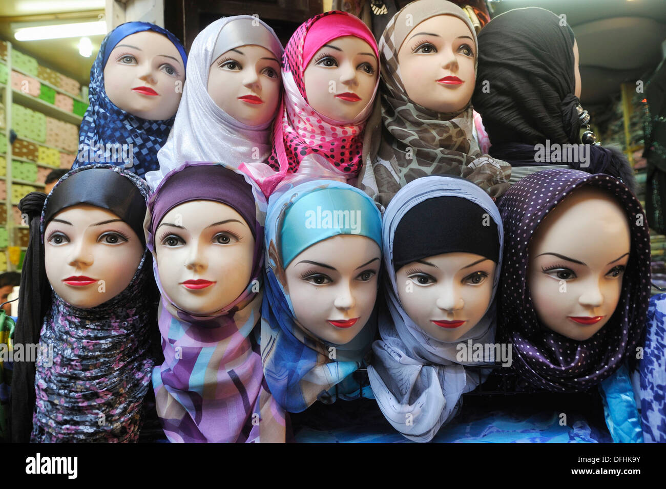 Foulard, voile, hijab et boutique, Medina, Fes, Maroc, Afrique du Nord  Photo Stock - Alamy