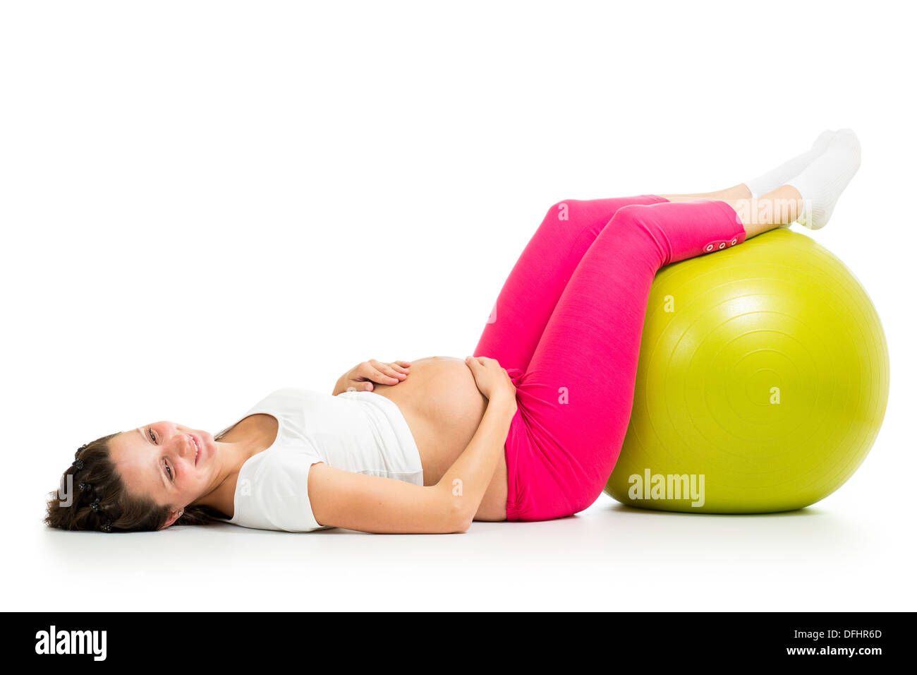 Femme enceinte exercices avec fit ball gymnastique Banque D'Images