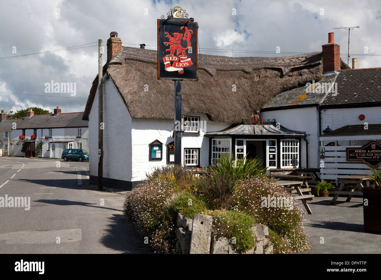 Centre Village et Red Lion Inn, Mawnan Smith, Cornwall Banque D'Images