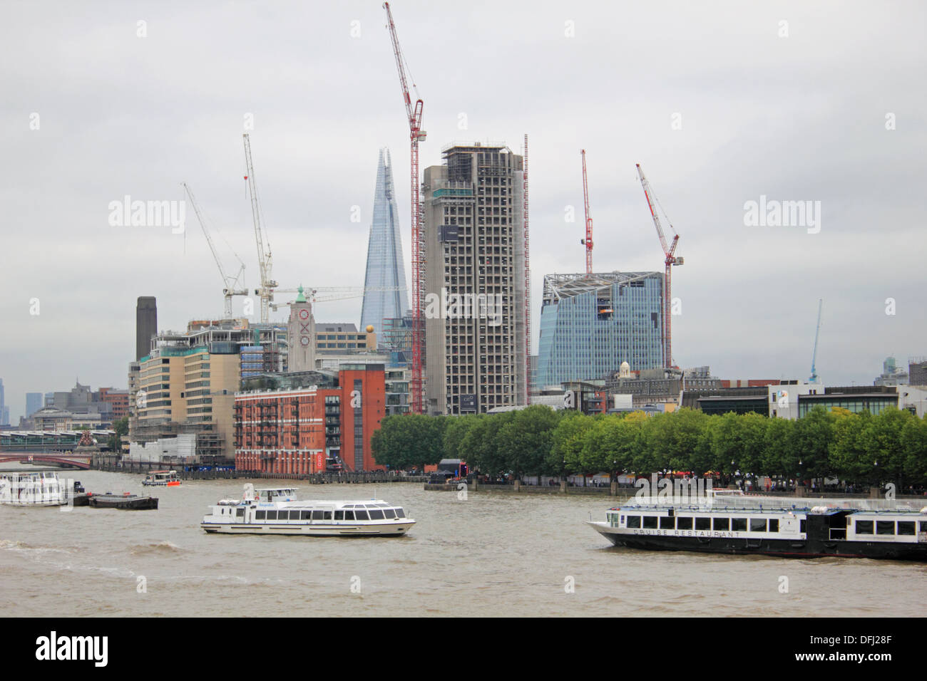 L'horizon de la ville sur un jour nuageux gris à Londres Angleterre Royaume-uni Banque D'Images