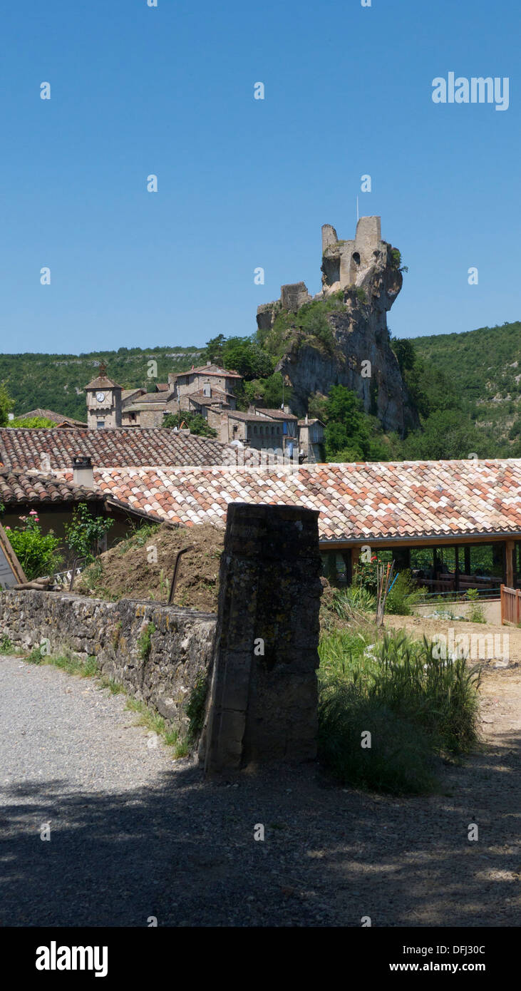 Château en ruine sur rock formation au-dessus de Penne, Tarn et Garonne, France Banque D'Images