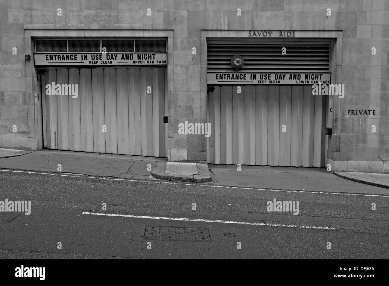 Le parking de l'Hôtel Savoy à Londres Banque D'Images