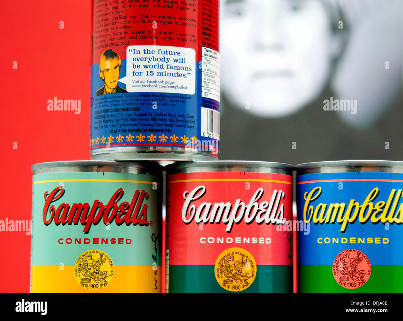 Limited Edition Campbell's Tomato Soup Cans inspiré par Andy Warhol des années 60, peintures, Londres avec son pour bien à propos de la renommée Banque D'Images