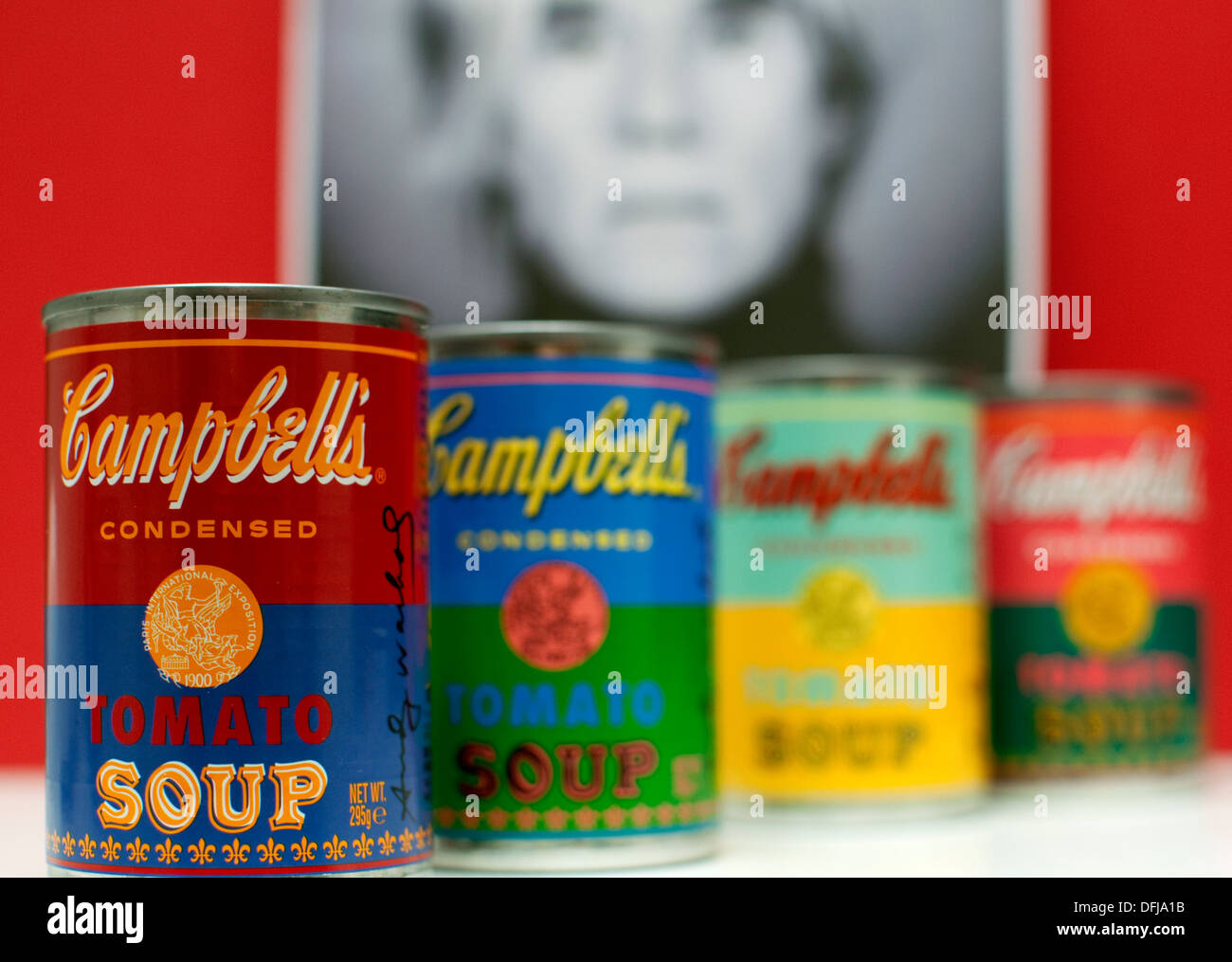 Limited Edition Campbell's Tomato Soup Cans inspiré par Andy Warhol des années 60, peintures, Londres Banque D'Images
