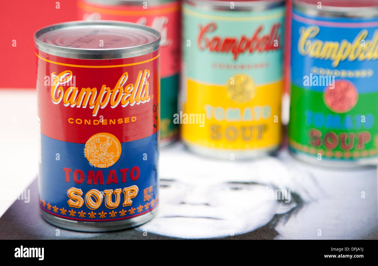 Limited Edition Campbell's Tomato Soup Cans inspiré par Andy Warhol des années 60, peintures, Londres Banque D'Images