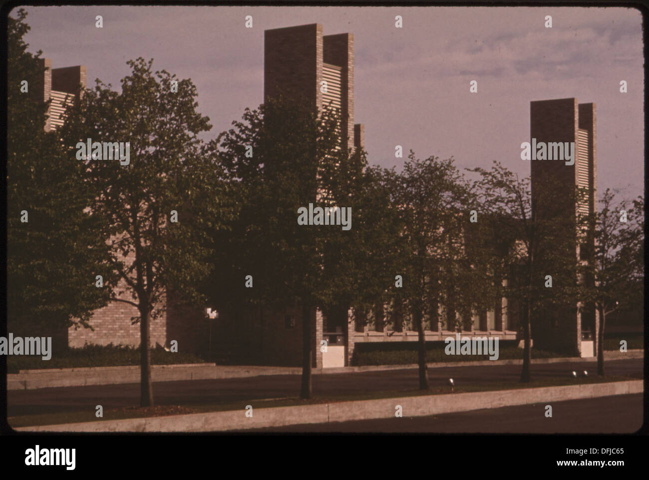 La IRWIN Union Bank and Trust Company, construite en 1971, est une structure remarquable datant du début des années 1970 La banque reflète l'architecture et le design du milieu du XXe siècle aux États-Unis. Banque D'Images