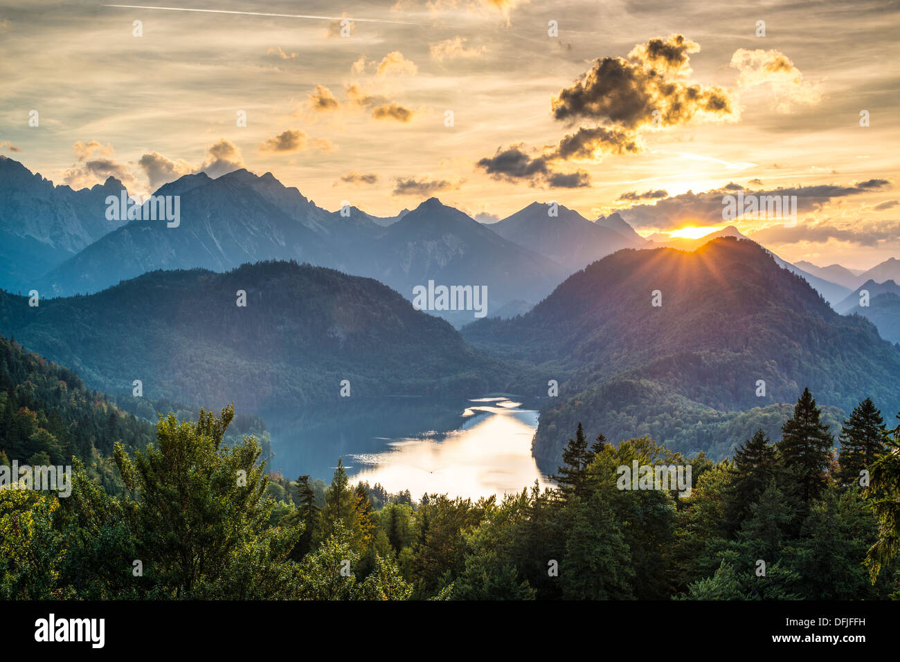 Lac Alpsee dans les Alpes bavaroises de l'Allemagne. Banque D'Images